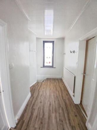 4 bed Flat to rent Image 4