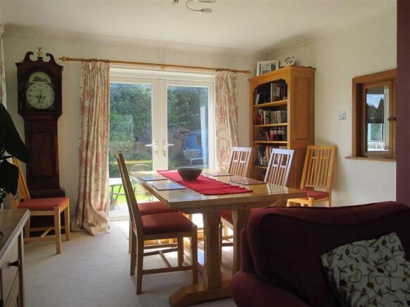 LOUNGE/DINING ROOM