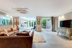1, Court Close, St John's Wood Park, London NW8 6NN