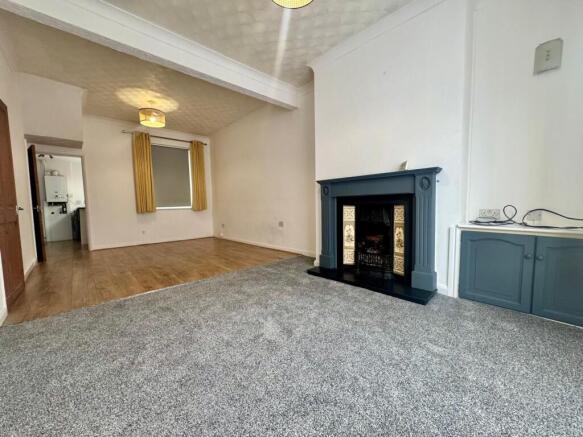 2 bed Terraced to rent Image 4