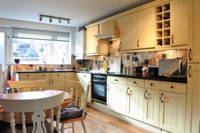 KITCHEN DINER