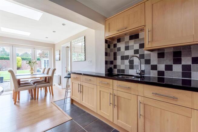 Kitchen 3.JPG