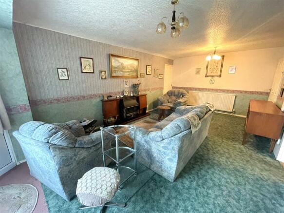 lounge 2.JPG