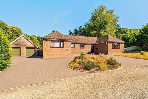 Wyncombe Close, Fittleworth, West Sussex, RH20
