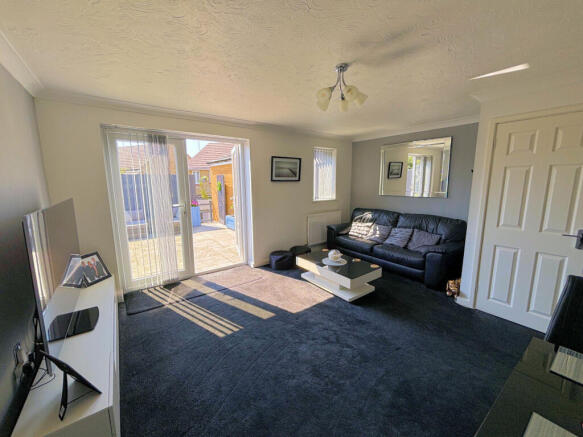 LOUNGE/DINING ROOM