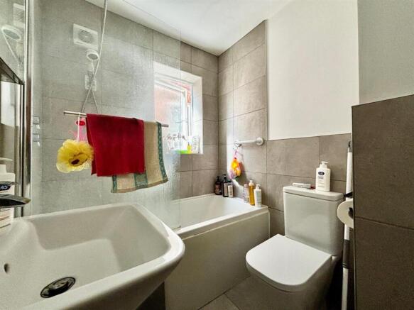 4 bed Detached for sale Image 10