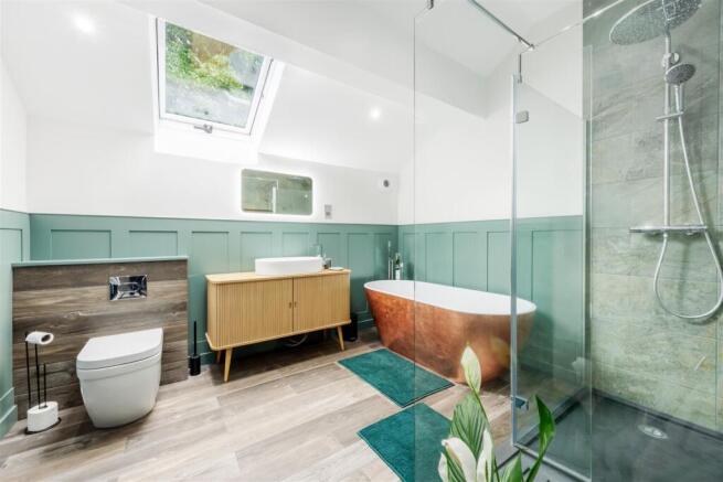4 bed House for sale Image 11