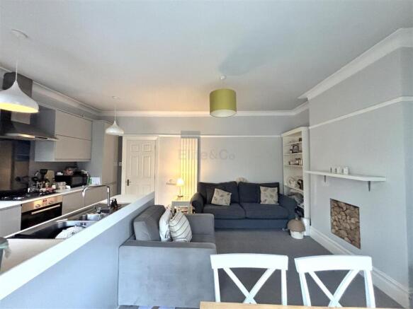 Lounge/Kitchen