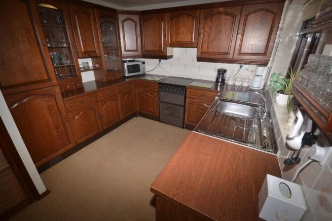 FITTED KITCHEN