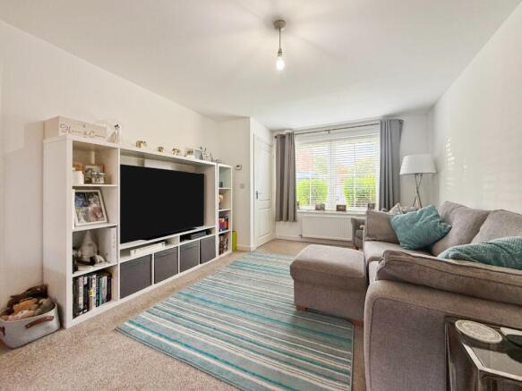Bramley Drive, Hartley Wintney photo 4