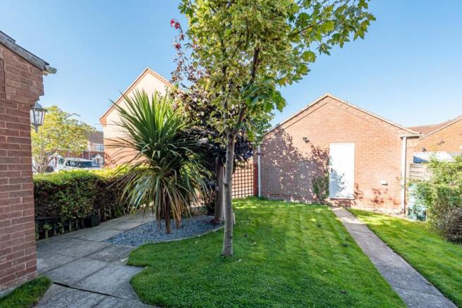 FRONT GARDEN