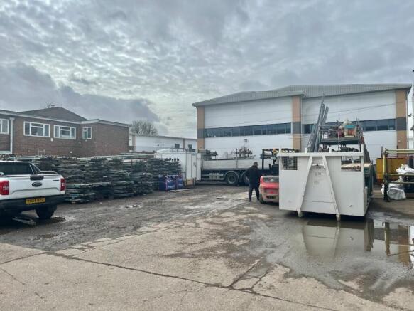 B Bradleys - Yard 1.jpg