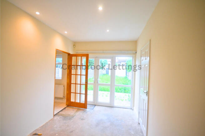 Three bed terraced house to rent Ridgeway Gardens