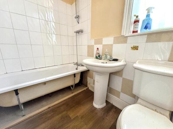 3 bed Flat for sale Image 7