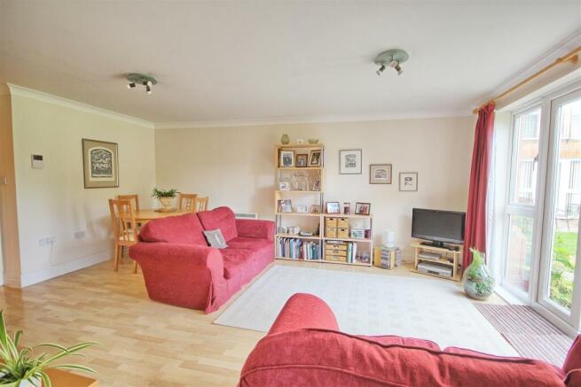 LIVING/DINING ROOM