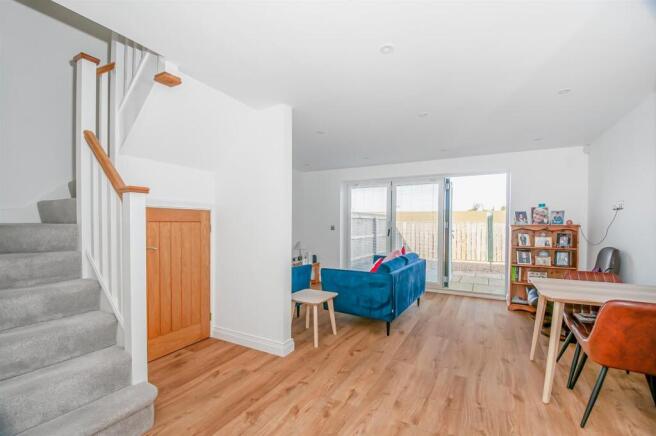 OPEN PLAN KITCHEN, LOUNGE AND DINING ROOM