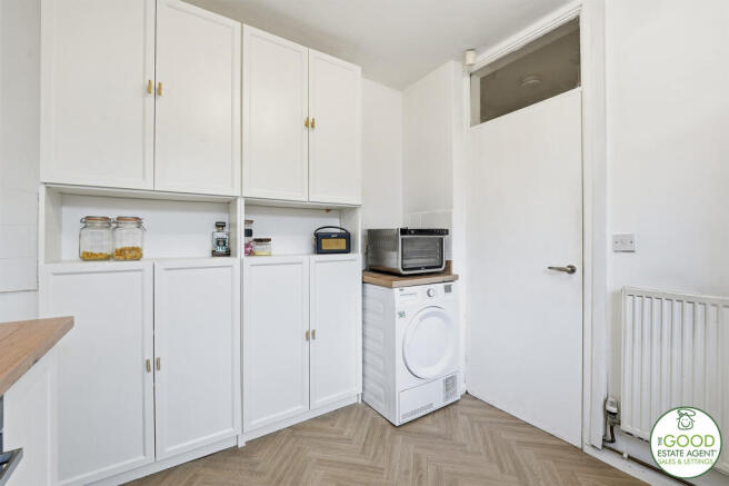 Cranage Avenue, Handforth, SK9 3QU photo 4