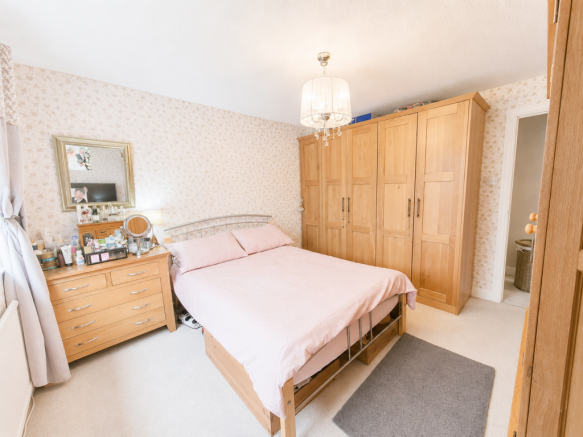 4 bed Detached for sale Image 8
