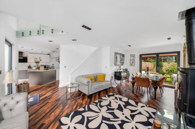 5 bed Detached for sale Image 6