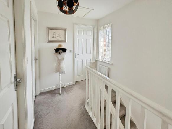 3 bed Semi-Detached for sale Image 10