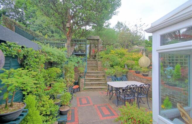 SOUTH FACING REAR GARDEN