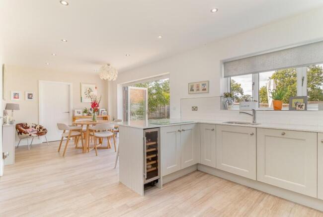 5 bed Detached for sale Image 6
