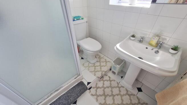 2 bed Flat to rent Image 12