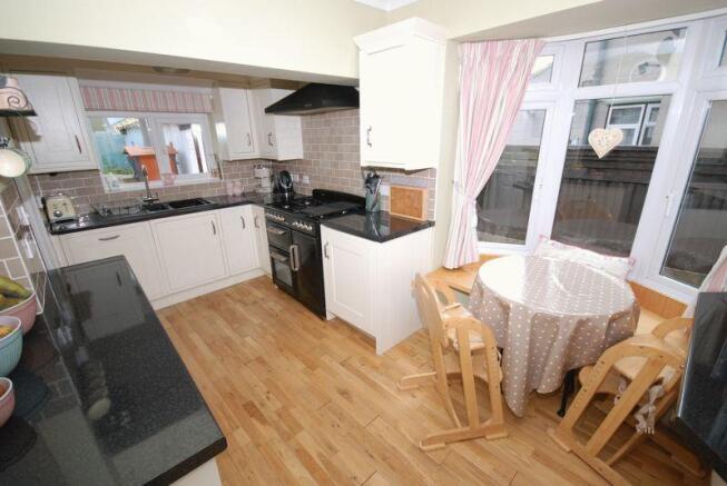 Kitchen/ Breakfast