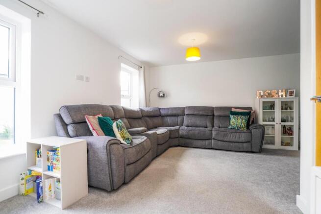 4 bed Semi-Detached for sale Image 6