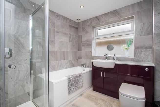 Bathroom (2).jpg