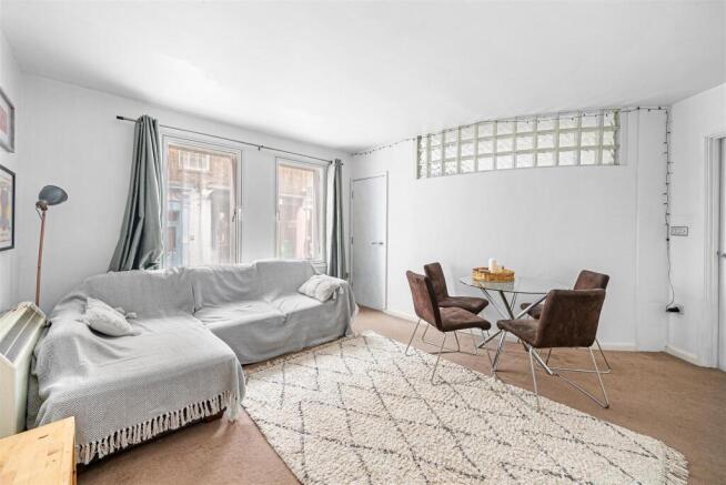 LIVING / DINING 2