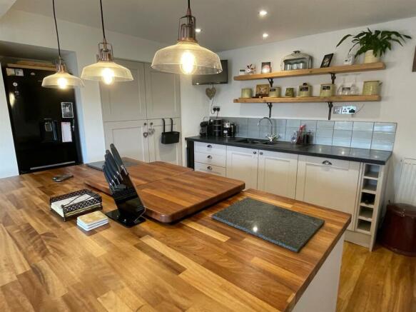 Kitchen4.jpg