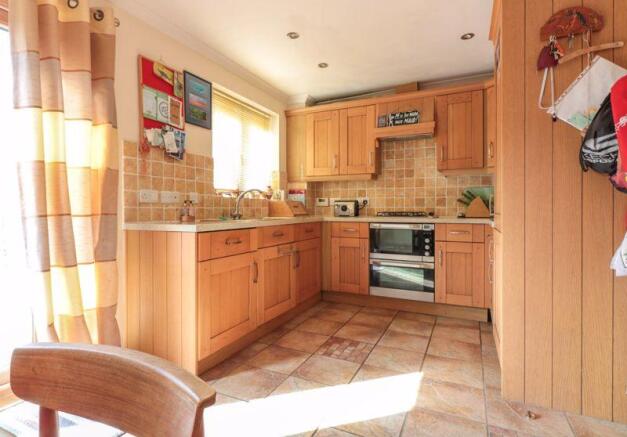 Kitchen/Dining...