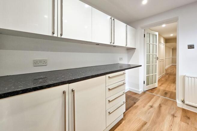 2 bed Ground Flat for sale Image 11