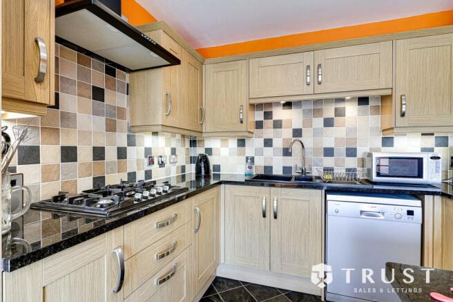 4 bed Detached for sale Image 9