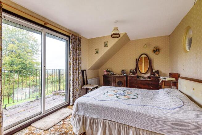 Bed 1 & balcony