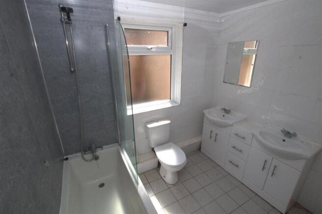 3 bed House to rent Image 7