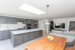 19, Cobb Green, Watford WD25 7HZ