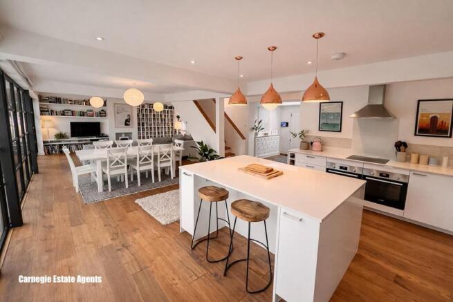 Living/kitchen/dining room
