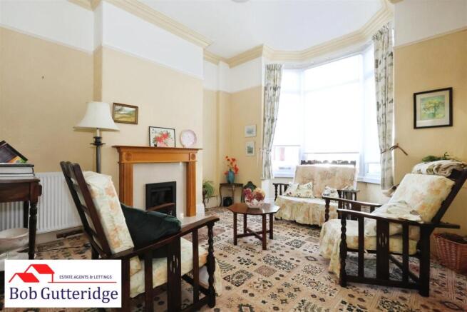 BAY FRONTED LOUNGE