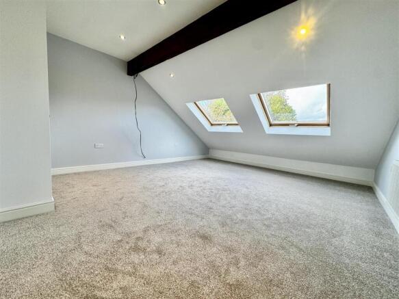 4 bed Semi-Detached for sale Image 8