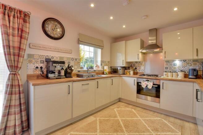 3 bed Semi-Detached for sale Image 4