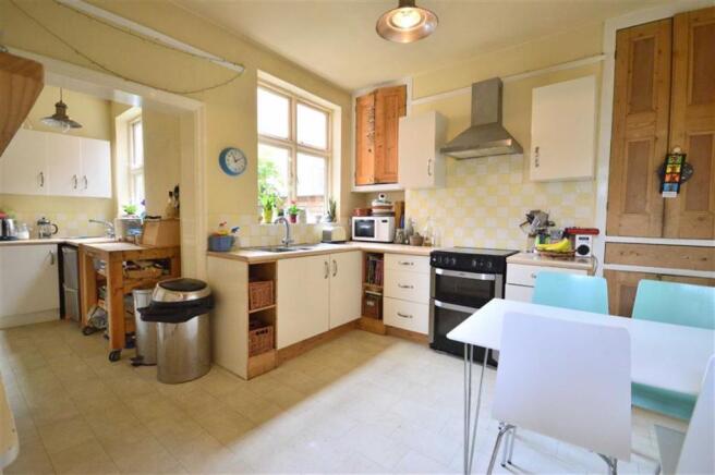KITCHEN/BREAKFAST RO