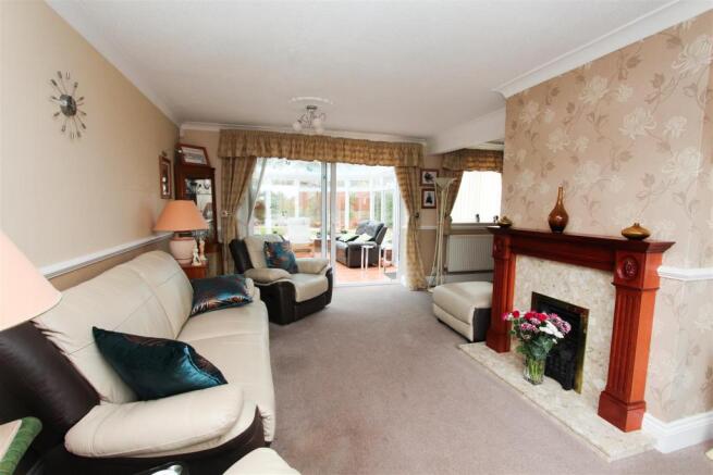 LIVING ROOM.jpg