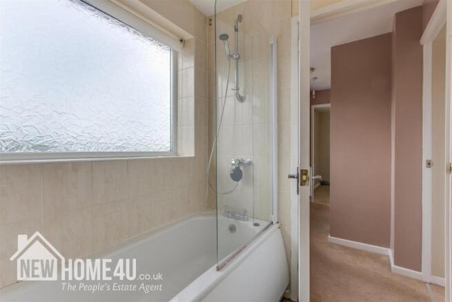 FAMILY BATHROOM: