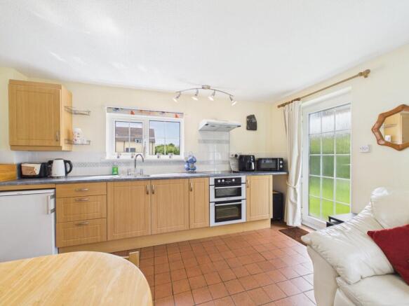 KITCHEN/LIVING AREA