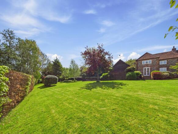 CAM01354G0-PR0492-STILL030