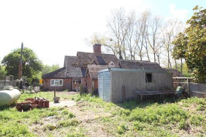 https://s3-eu-west-1.amazonaws.com/propertylab/allanmorris/property-images/standard/5105_23 Tilesford Cottages - Rear Elevation & Garden.JPG