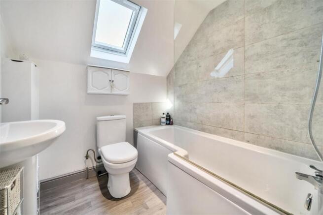 UPSTAIRS BATHROOM