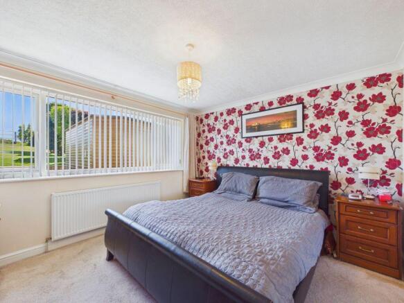 6 bed Detached Bungalow for sale Image 7